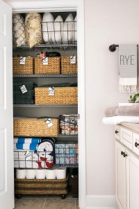 well-organized-bathroom-linen-closet